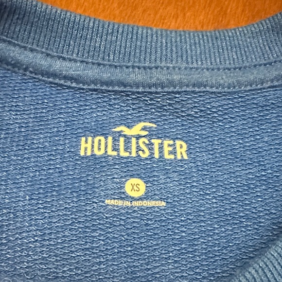 Hollister Royal Blue Lightweight Sweatshirt with Embroidered White Flowers - Picture 2 of 5
